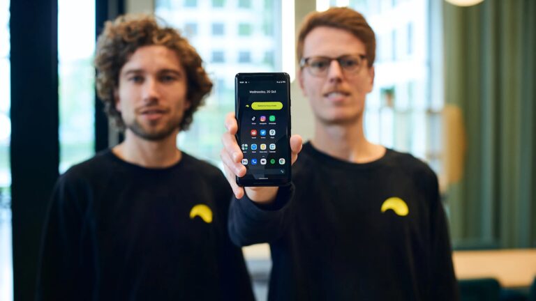 Unpluq team showing app